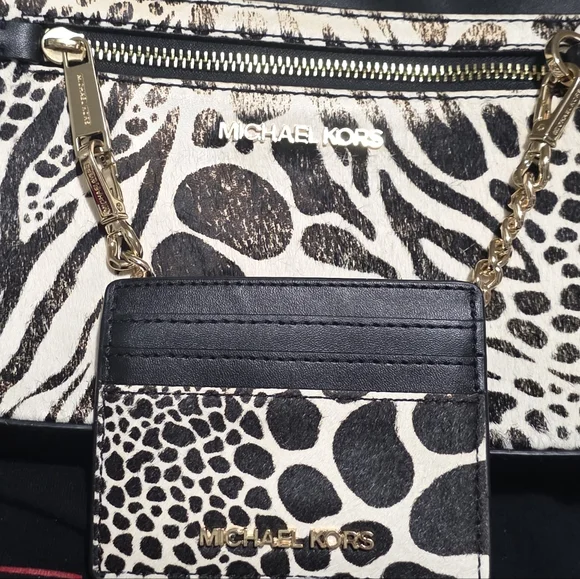 Michael Kors Jet Set East West Crossbody Black & White Animal Print - Picture 10 of 11
